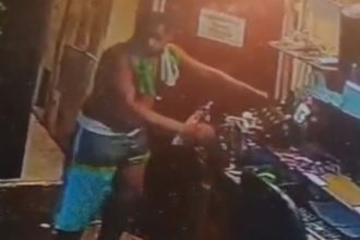 Câmera de segurança flagra furto em estabelecimento comercial no bairro Vieiralves, Manaus.