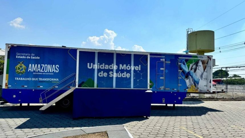 Carreta da Saúde do Amazonas, com a inscrição 'Unidade Móvel de Saúde' e logotipos do governo.