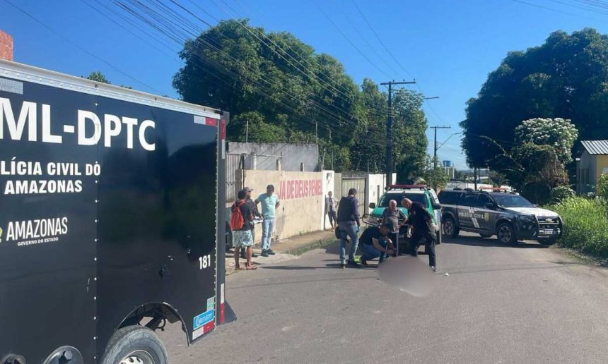 Cena de investigação policial após atropelamento na Rua Andirá Açu, Colônia Terra Nova.