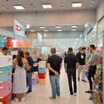 Expositores e público na Expo Multimix 2025, feira de varejo em Manaus.