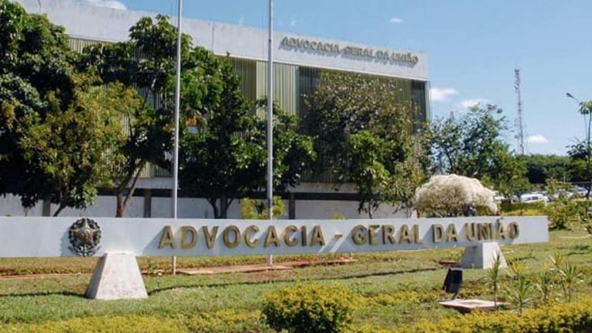 Fachada da Advocacia-Geral da União (AGU) com placa em destaque.