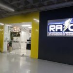 Fachada da empresa Raio Rastreamento de Veículos, com logotipo em destaque