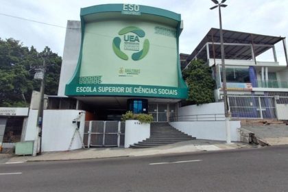 Fachada da Escola Superior de Ciências Sociais da UEA.