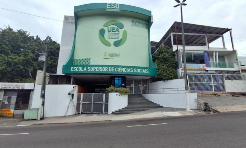 Fachada da Escola Superior de Ciências Sociais da UEA.