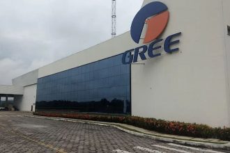 Fachada da Gree, empresa que abre vagas para técnico de enfermagem e promotor de vendas.