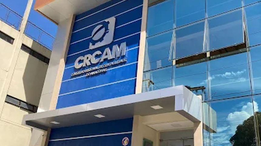 Fachada do escritório do CRCAM em Manaus, com logotipo e design azul.
