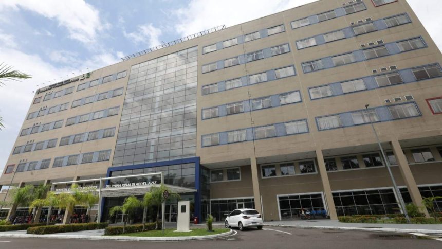 Fachada do Hospital e Pronto Socorro Delphina Rinaldi Abdel Aziz em Manaus.