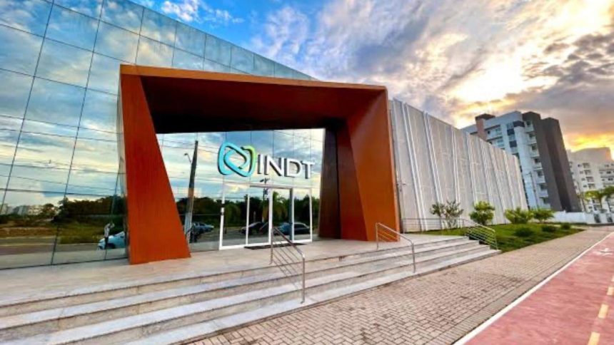 Fachada do INDT em Manaus, com arquitetura moderna e logo visível.