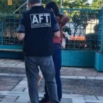 Fiscalização do trabalho doméstico em Manaus: AFT e pessoa sendo abordada.
