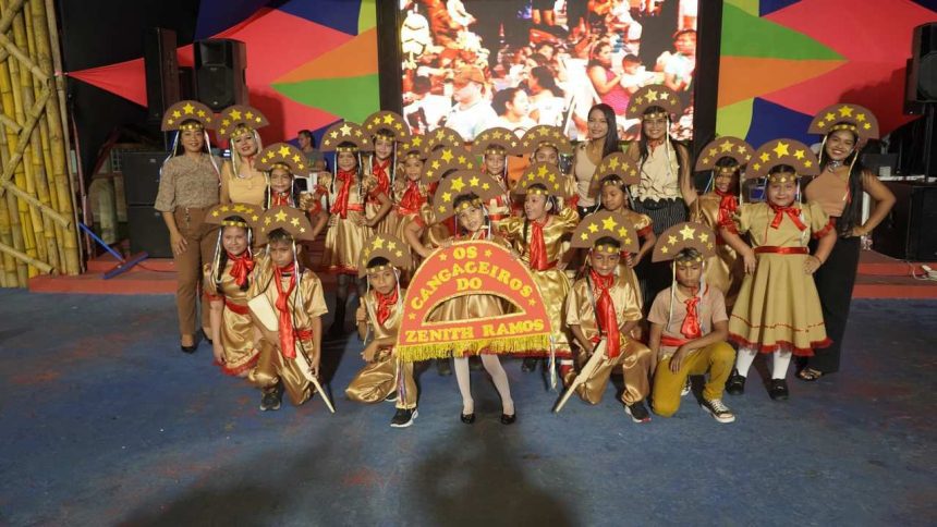 Grupo 'Os Cangaceiros do Zenith Ramos' se apresenta em festa de Santo Antônio do Içá.