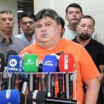 Homem fala em coletiva de imprensa sobre novo concurso público da CMM.