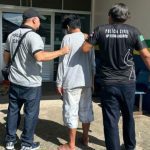 Homem sendo preso por policiais civis em Parintins, Amazonas.