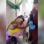 Idoso recebendo cuidados médicos após ser encontrado em Atalaia do Norte.