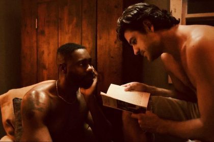 Marcos Pigossi em cena do filme 'Maré Alta'.