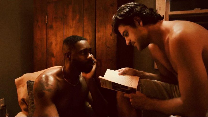 Marcos Pigossi em cena do filme 'Maré Alta'.