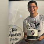 Marcos Willian de Aguiar, 33 anos, com bolo de aniversário.