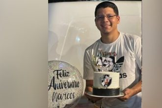 Marcos Willian de Aguiar, 33 anos, com bolo de aniversário.