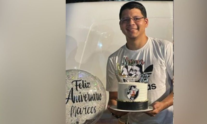 Marcos Willian de Aguiar, 33 anos, com bolo de aniversário.