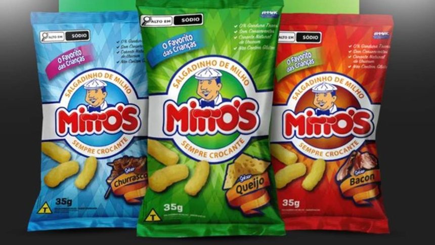Pacotes de salgadinho Mimo's nos sabores churrasco, queijo e bacon.