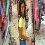 Pessoas em loja de armarinho, suspeitas de furto em Manaus.