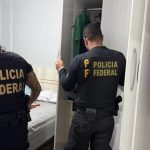 Polícia Federal em ação durante operação de combate a crimes eleitorais