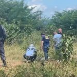 Polícia investiga local onde corpo de pedreiro foi encontrado.
