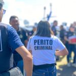 Policiais em ação durante operação de segurança no Festival de Parintins.