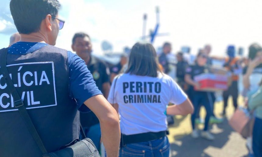 Policiais em ação durante operação de segurança no Festival de Parintins.