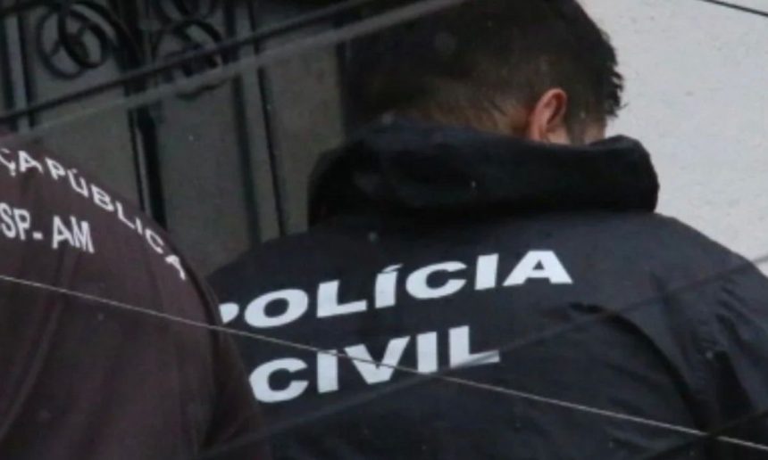 Policial em cena de crime.