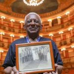 Raimundo Nonato Pereira, 'Senhor Nonato', com foto no Teatro Amazonas.