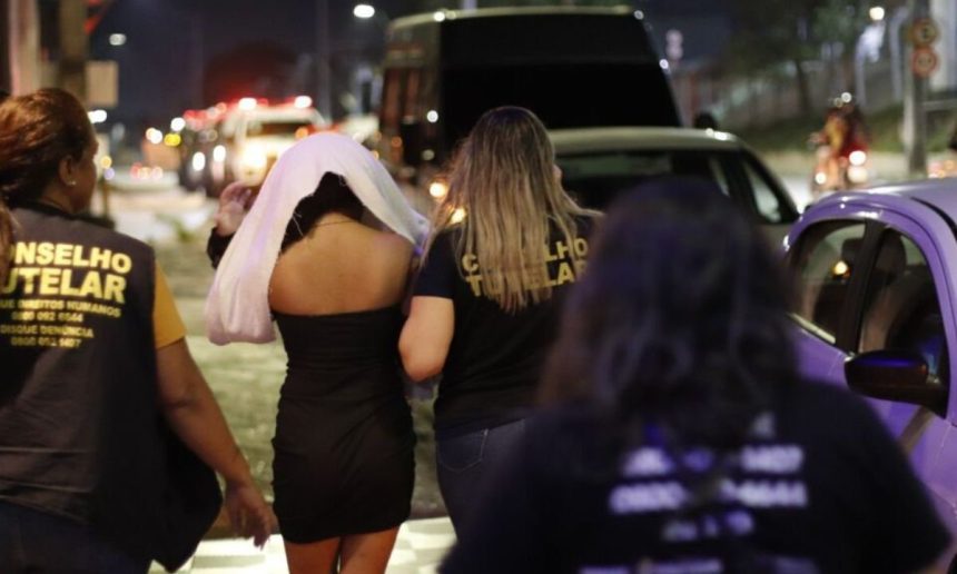 Resgate de adolescente em operação policial contra exploração sexual
