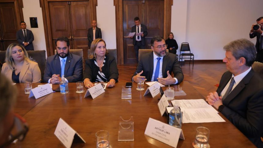 Reunião com Wilson Lima e Tarcísio de Freitas sobre exames de DNA no Amazonas.