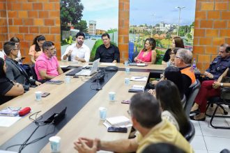 Reunião do governo para seleção de famílias para o programa Amazonas Meu Lar