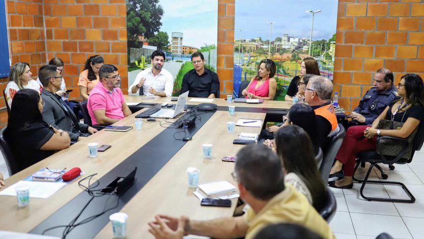 Reunião do governo para seleção de famílias para o programa Amazonas Meu Lar