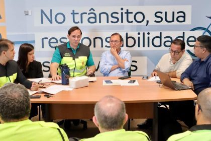 Reunião sobre mudanças no trânsito de Manaus por causa da Marcha para Jesus.