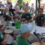 Roda de samba raiz com grupo musical em Manaus.