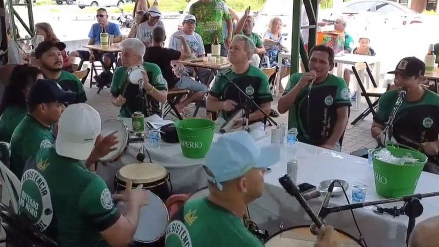 Roda de samba raiz com grupo musical em Manaus.