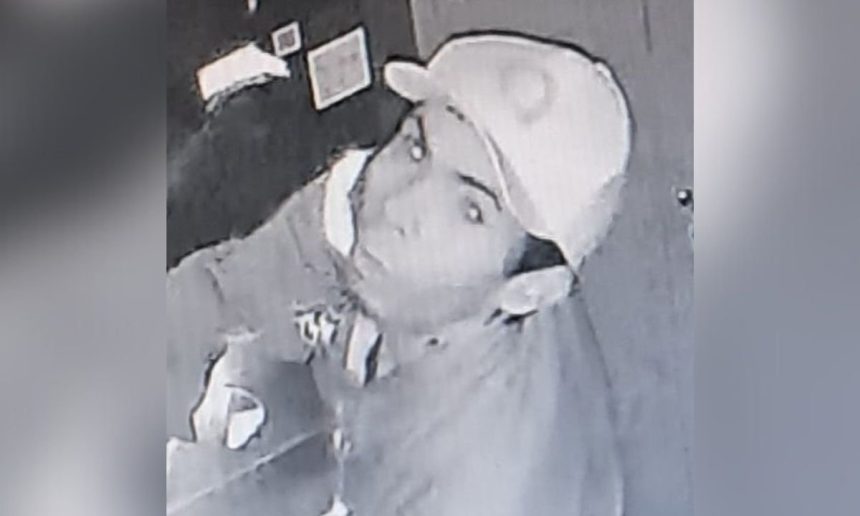 Suspeito de furtos em Flores usando boné e casaco.