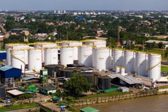 Tanques de armazenamento da Atem em Manaus, Amazonas.