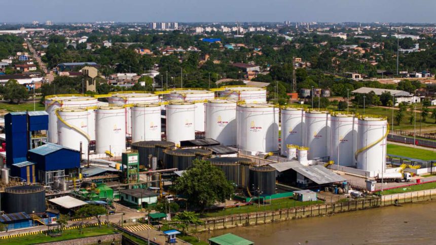 Tanques de armazenamento da Atem em Manaus, Amazonas.