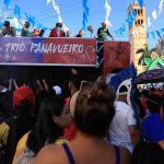 Trio Panavueiro anima público no Festival de Parintins.
