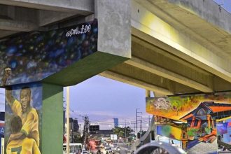 Viaduto Rei Pelé em Manaus com grafites de homenagem.