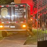 Viatura da Polícia Civil do Amazonas no local de crime após assassinato de Darlan Antônio da Silva Saraiva.