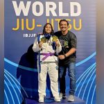 Yasmim Douranth com medalhas de ouro em competição de jiu-jitsu