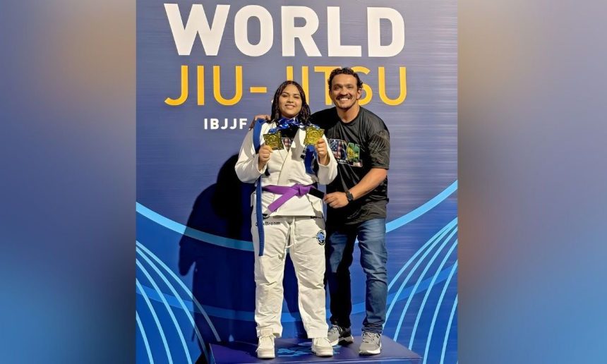 Yasmim Douranth com medalhas de ouro em competição de jiu-jitsu