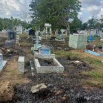 Imagem colorida mostra túmulos após incêndio em cemitério de Manaus
