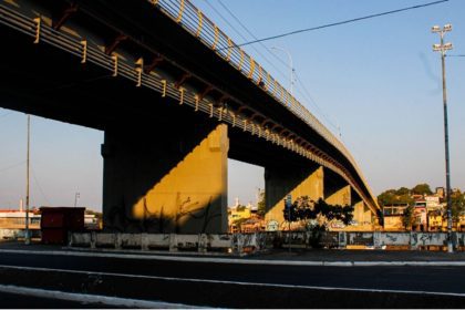 Imagem colorida mostra ponte do Educando que receberá artes do Grafitta Educandos