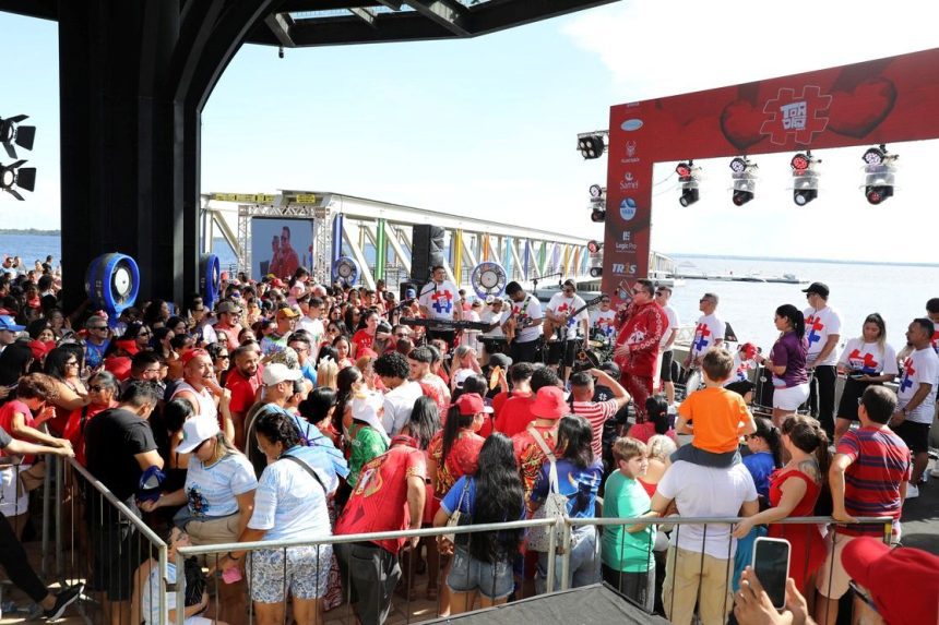 Imagem colorida mostra festa do Grantido