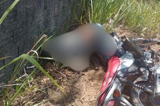 Homem morre após ser baleado e colidir contra muro no Distrito de Cacau Pirêra