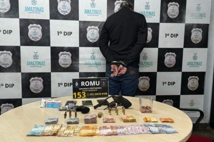 Na tarde de quarta-feira (31), um homem foi preso em flagrante após participar de um assalto a uma unidade da Drogasil